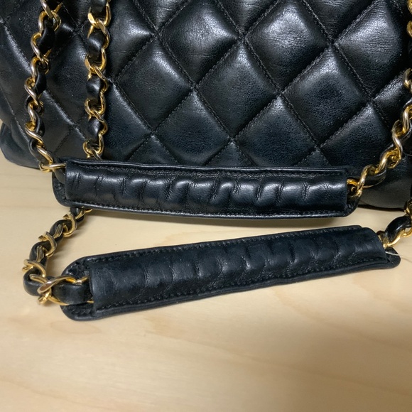 Chanel Black Quilted Shoulder Bag with Gold Chain - Picture 9 of 13